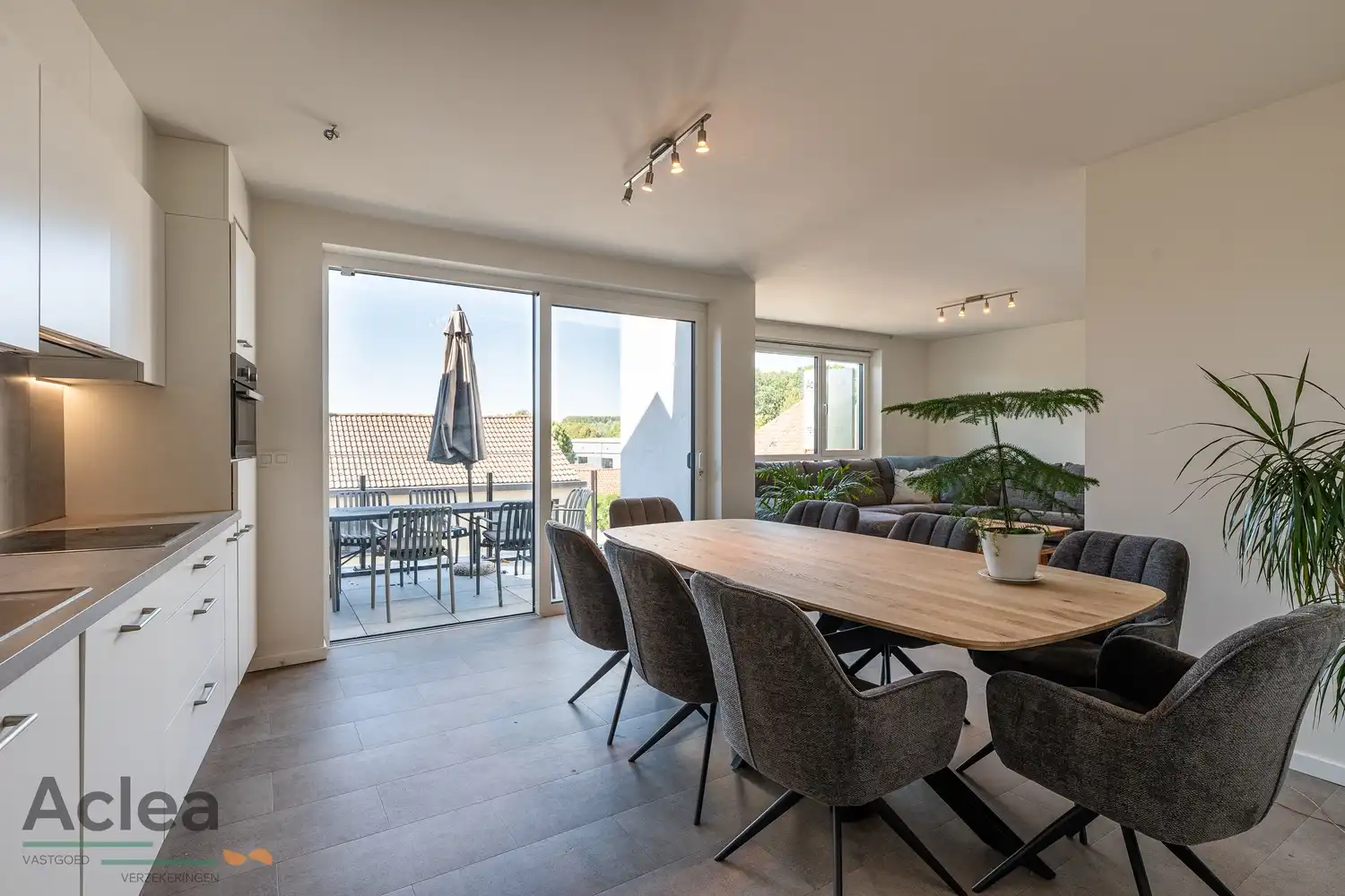 Modern appartement met ruim terras én garage in Sint-Jan-in-Eremo foto 6