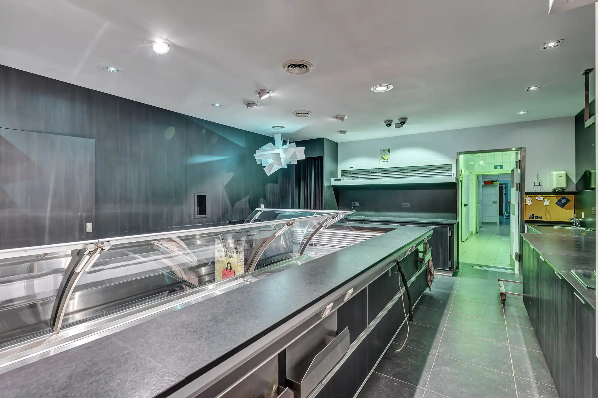 Handelswoning op goede ligging foto 4