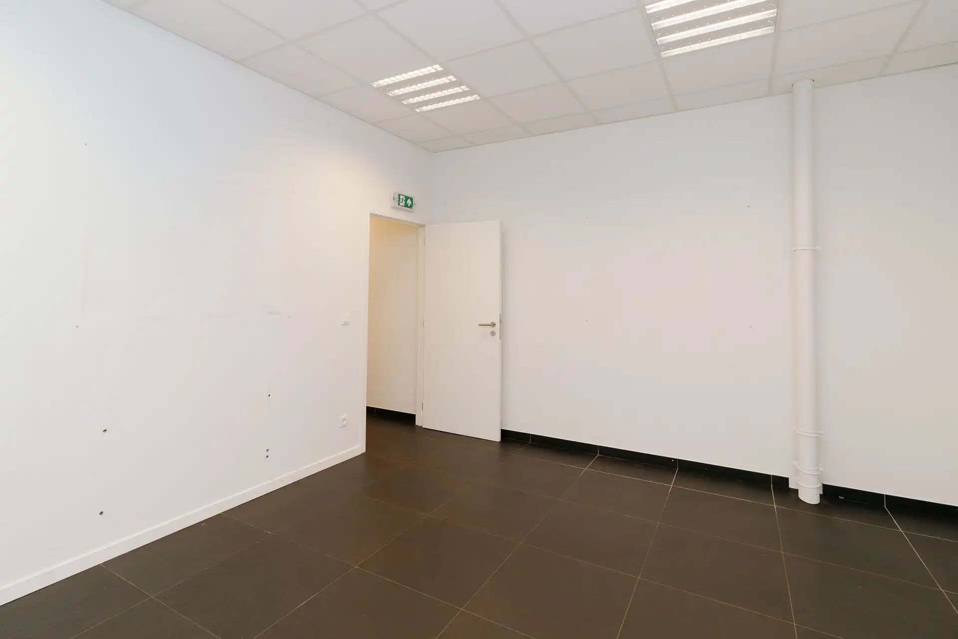 Handelspand met maximale zichtbaarheid in centrum Wilrijk foto 6