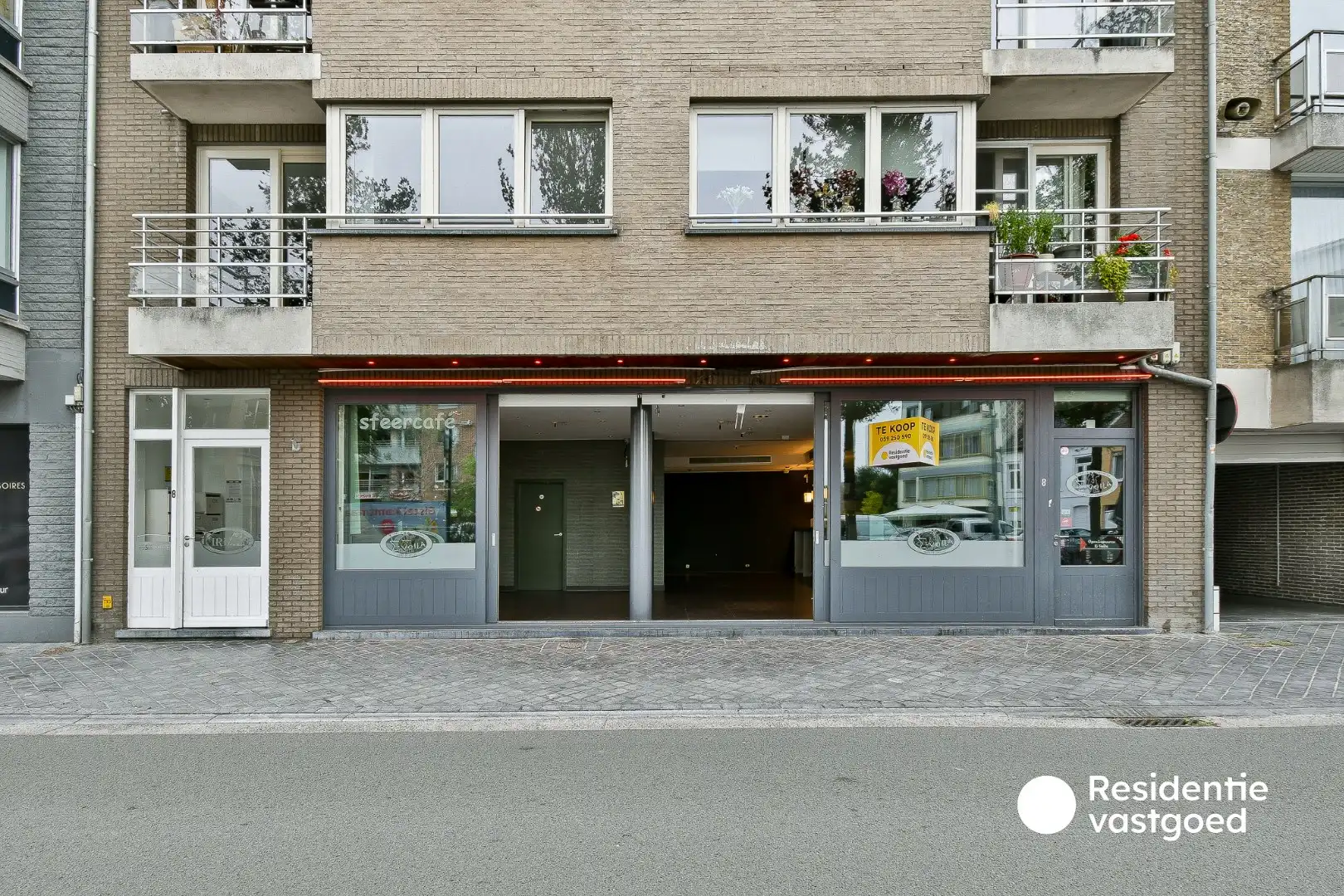 Horecazaak op topligging aan de Markt van Gistel foto 21