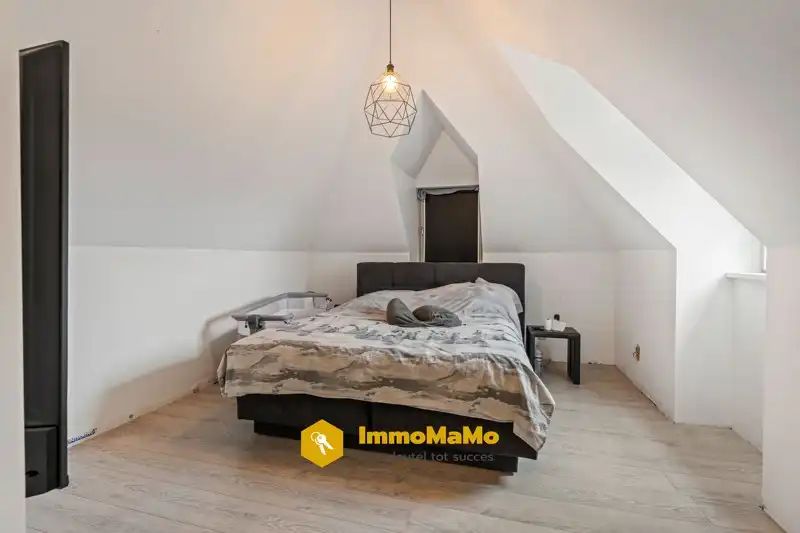 LANDELIJKE WONING MET ENORM RUIME TUIN TE KOOP IN WACHTEBEKE foto 12