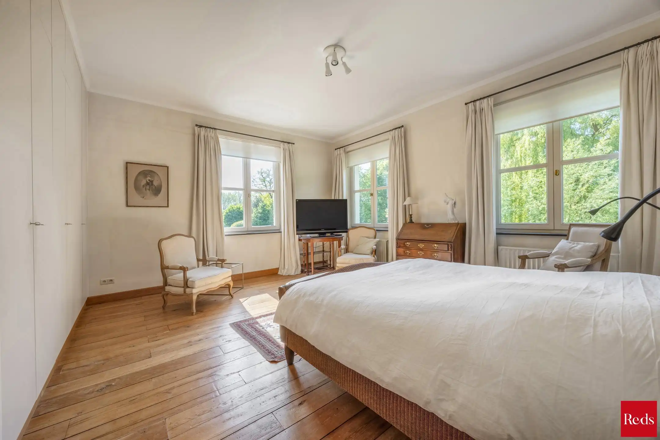 Statige luxevilla op royaal perceel van 3.877 m² met zwembad foto 28