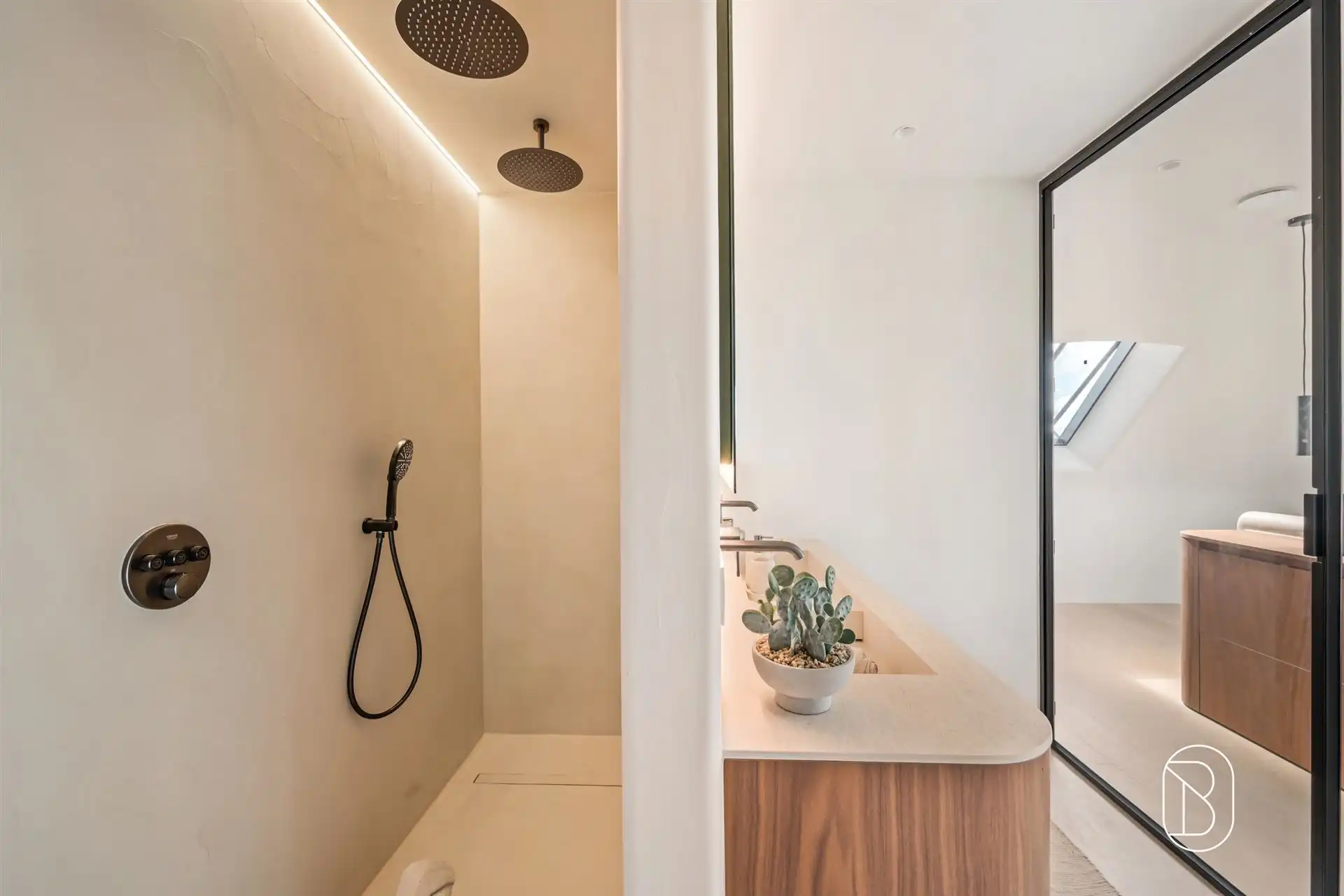 Prachtig gelegen klassewoning met paardenstallen.  foto 24