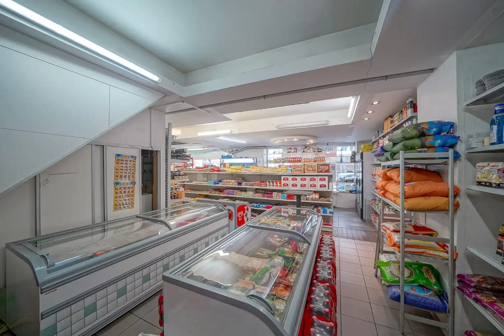 Handelsgelijkvloers met bureauruimte te Oostende foto 6