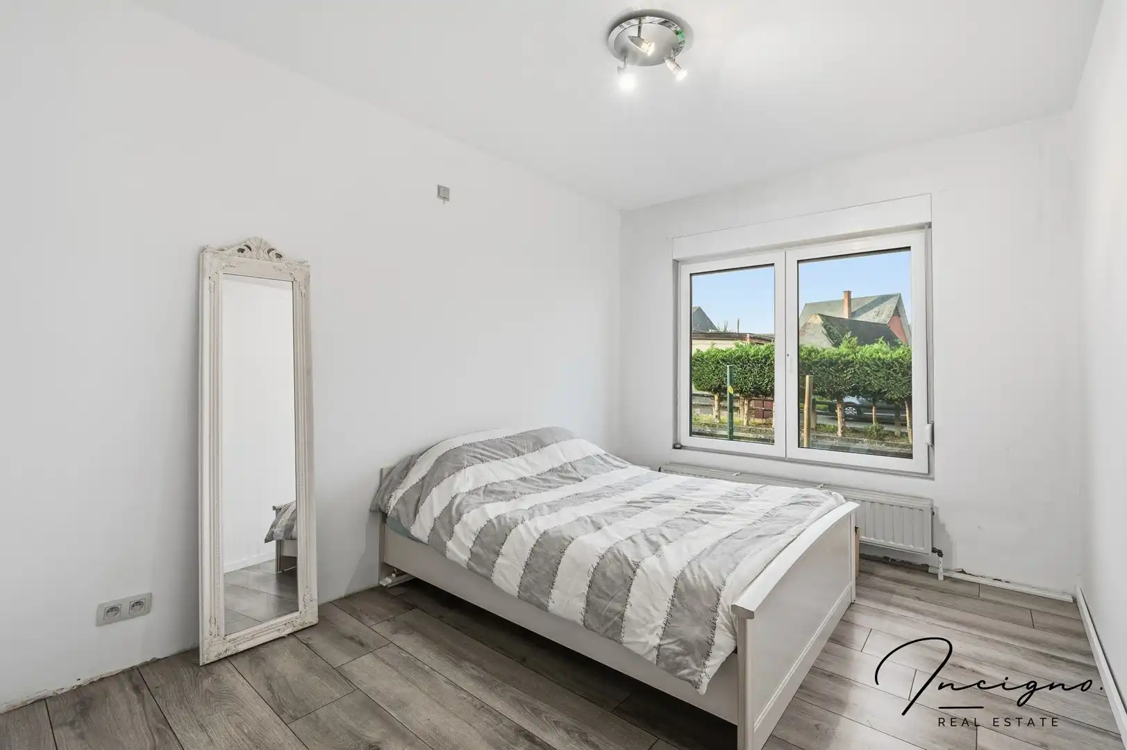 Ruime gezinswoning met ruime tuin en aparte garage foto 9