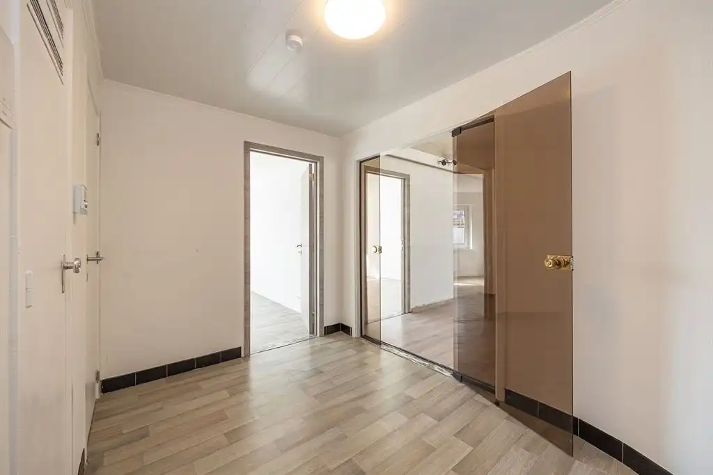 Ruim en lichtrijk appartement met 2 slaapkamers foto 14