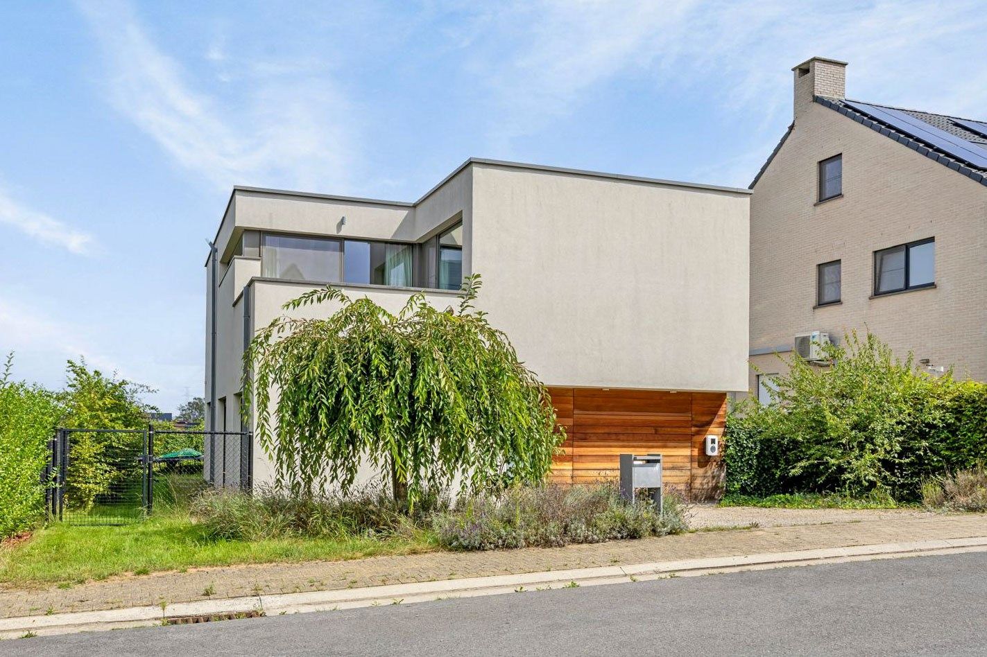 RECENTE VILLA MET 5 SLAAPKAMERS + 2 BADKAMERS ! foto {{pictureIndex}}