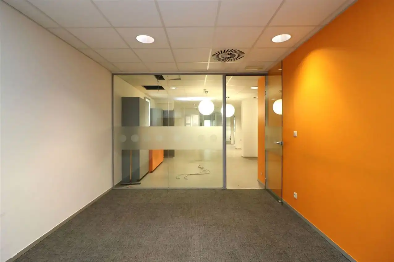 Opbrengsteigendom (handel & 4 app) op toplocatie foto 8