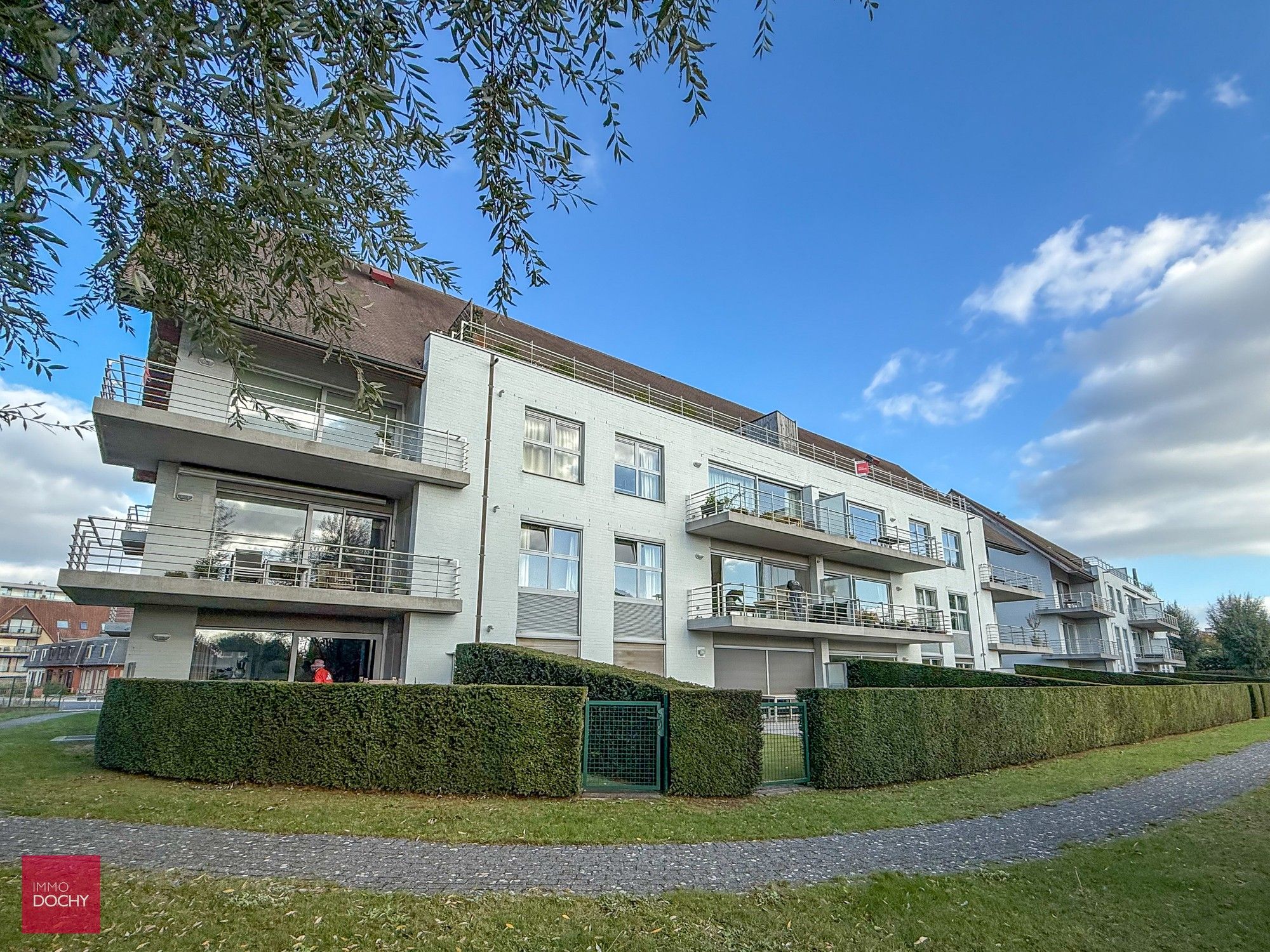 Instapklare PENTHOUSE met grote terrassen en groen verzicht | Potegemstraat foto {{pictureIndex}}