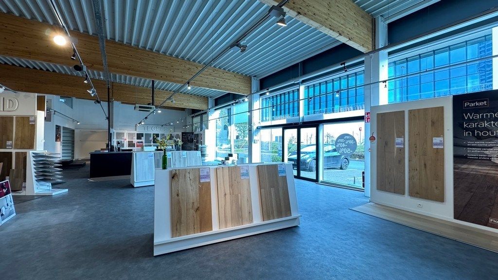 Showroom met opslagruimte te huur aan Kortrijksesteenweg in Gent foto 6