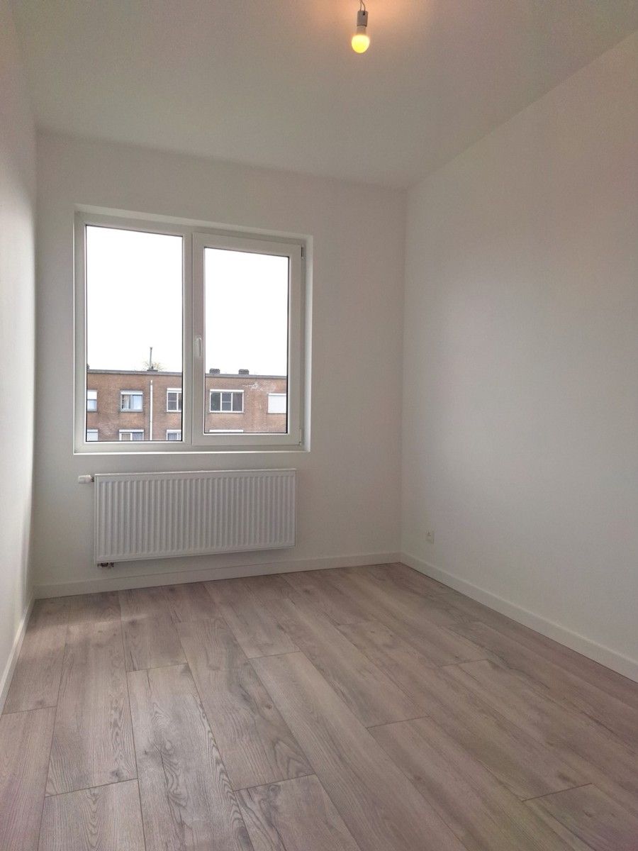 Lichtrijk appartement met 2 slaapkamers, 2 balkons, autostaanplaats en kelderberging foto 9
