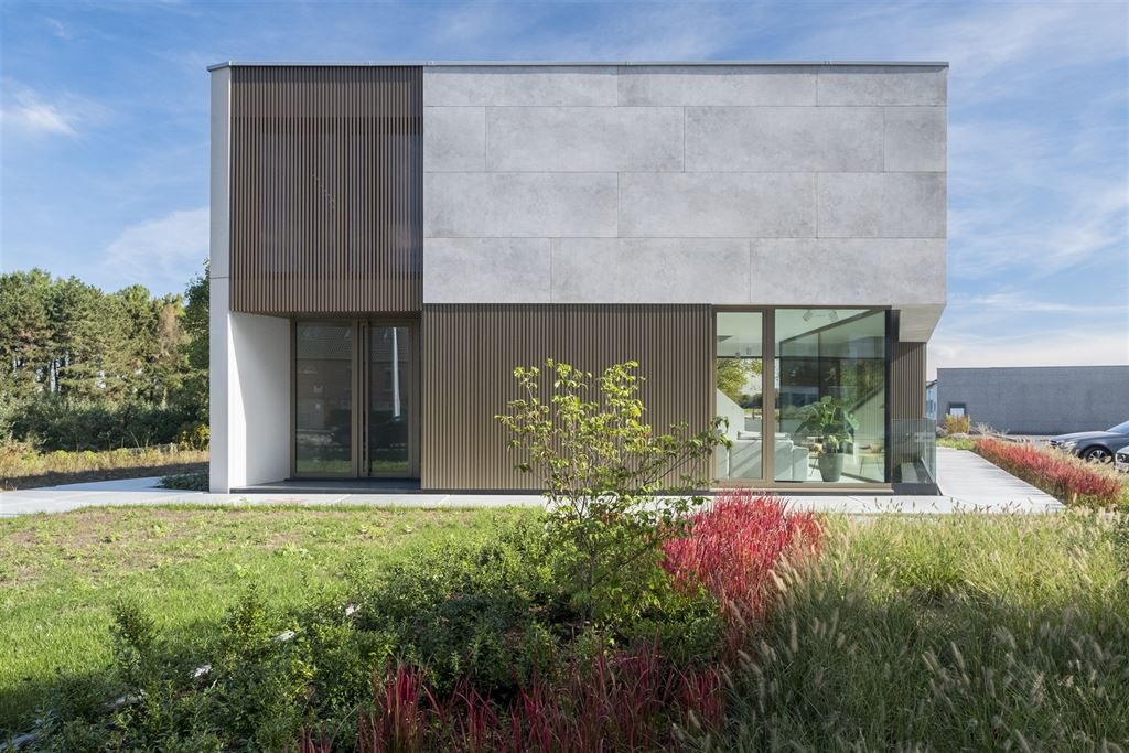 Strakke en moderne villa met high-end afwerking foto 22