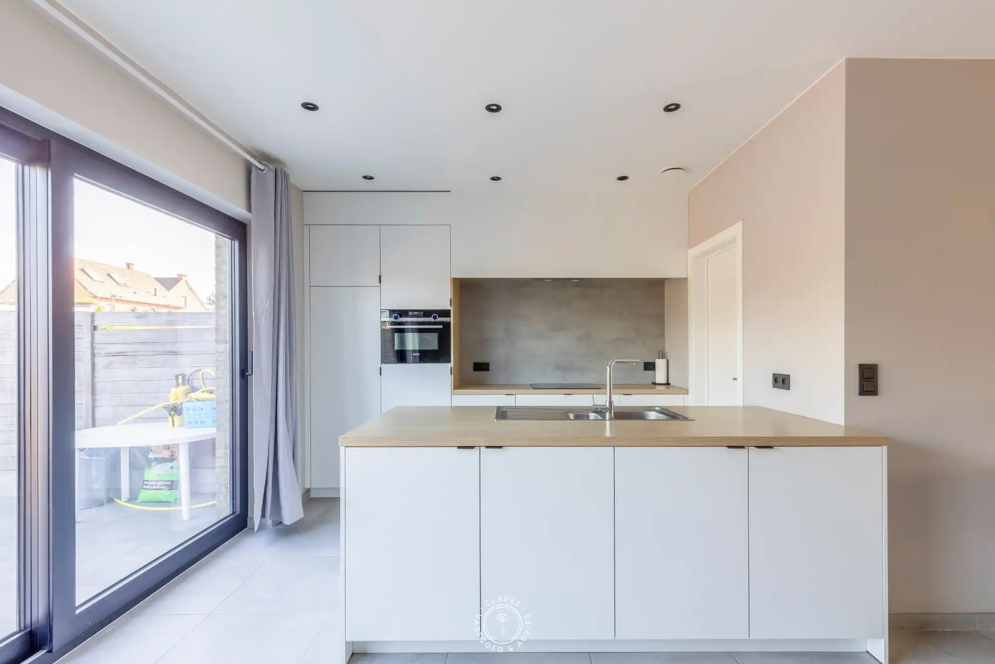 Praktische nieuwbouw woning met tuin en garage foto 8
