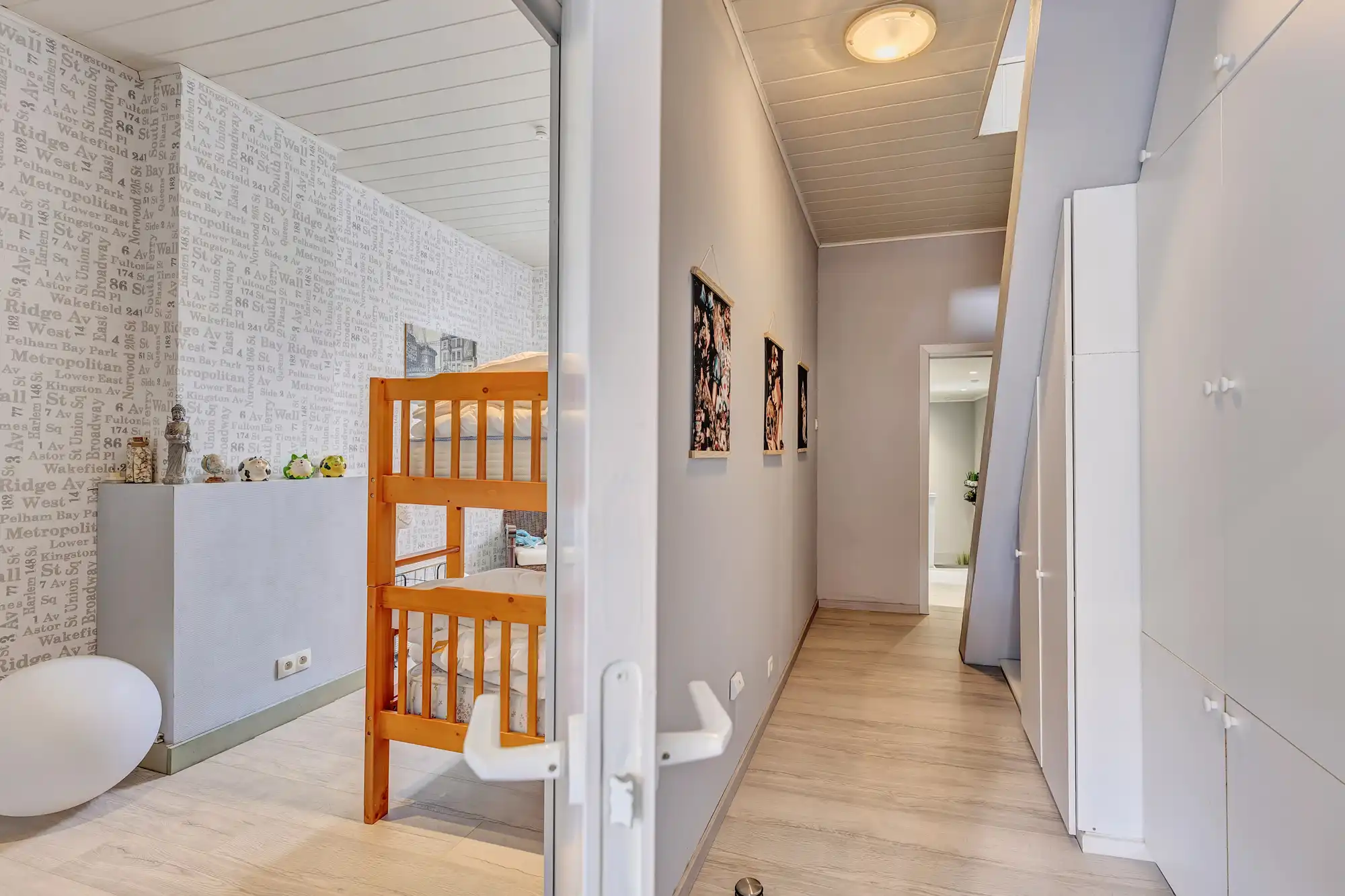 Instapklare woning met ruime bijruimte en garage in Ninove foto 13