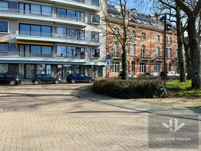 Totaal gerenoveerd gelijkvloers 3 slpk-appartement met gezellig terras op een toplocatie. Garagebox optioneel! foto 19