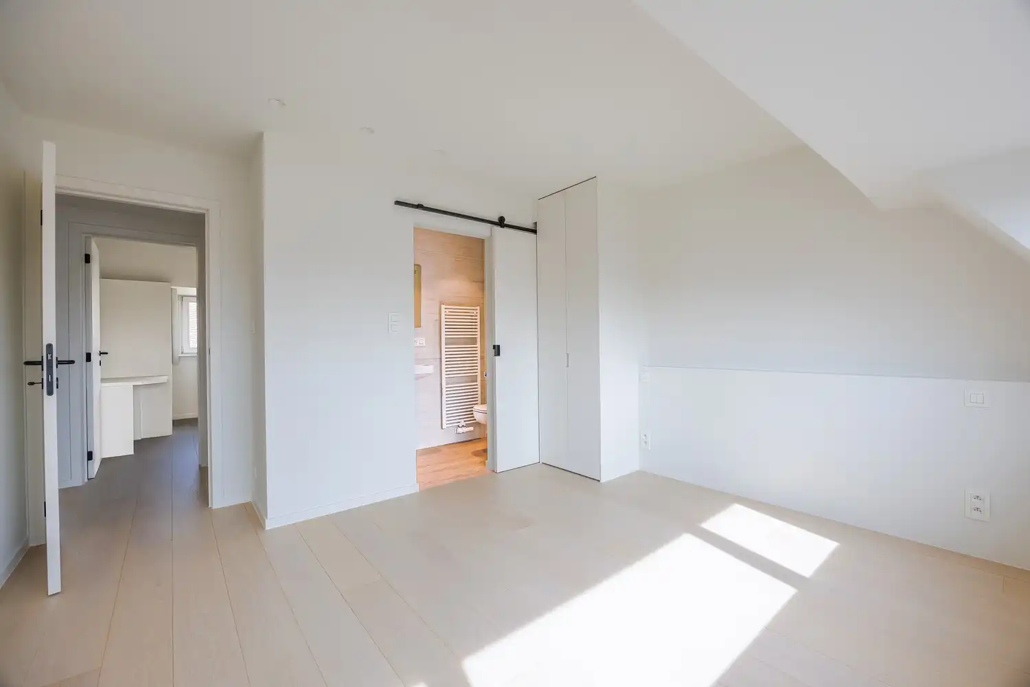 Exclusieve gerenoveerde koppelvilla vlak bij zee met 8 slaapkamers foto 28