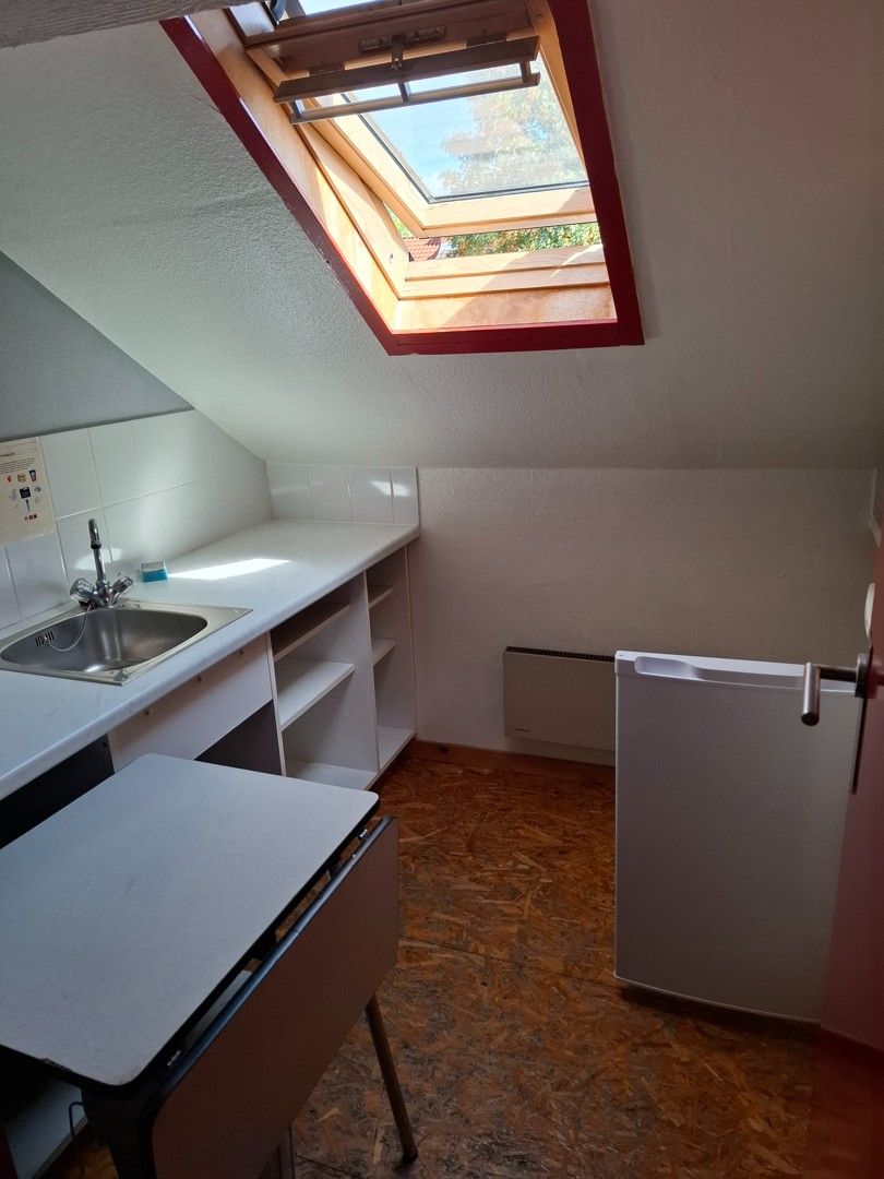 STUDENTENKAMER (geen domicilie mogelijk!) met fietsenstalling op binnenkoer. foto 12