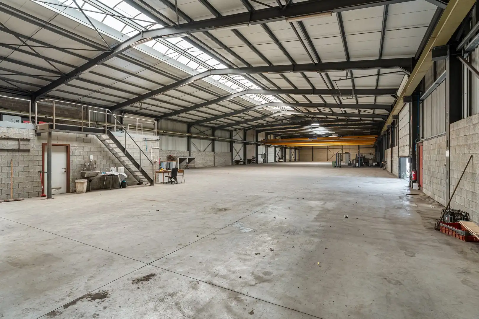Industriehal (451 m²) met buitenterrein te huur foto 2