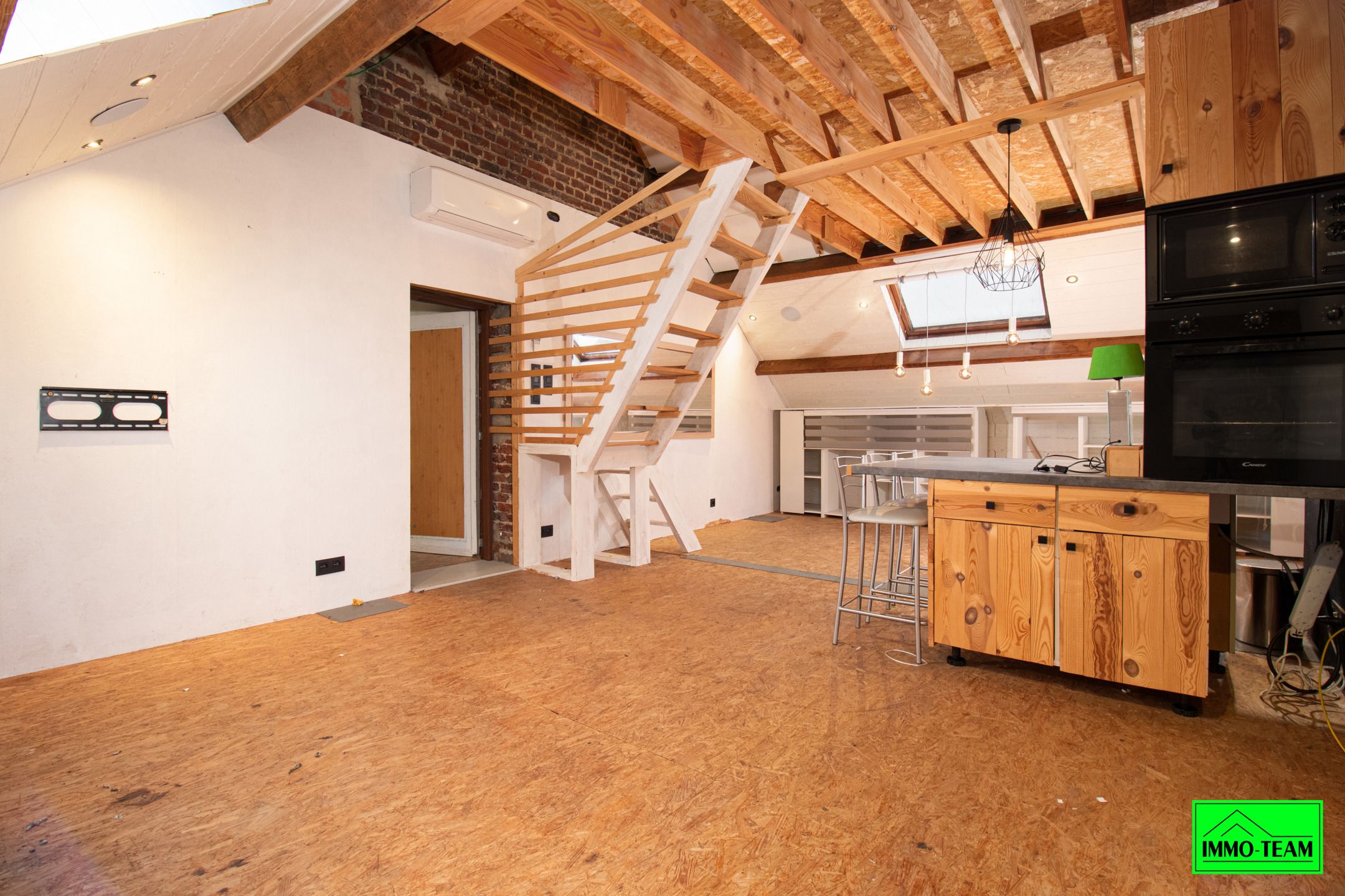 Ruim café met woongelegenheid nabij centrum foto 12