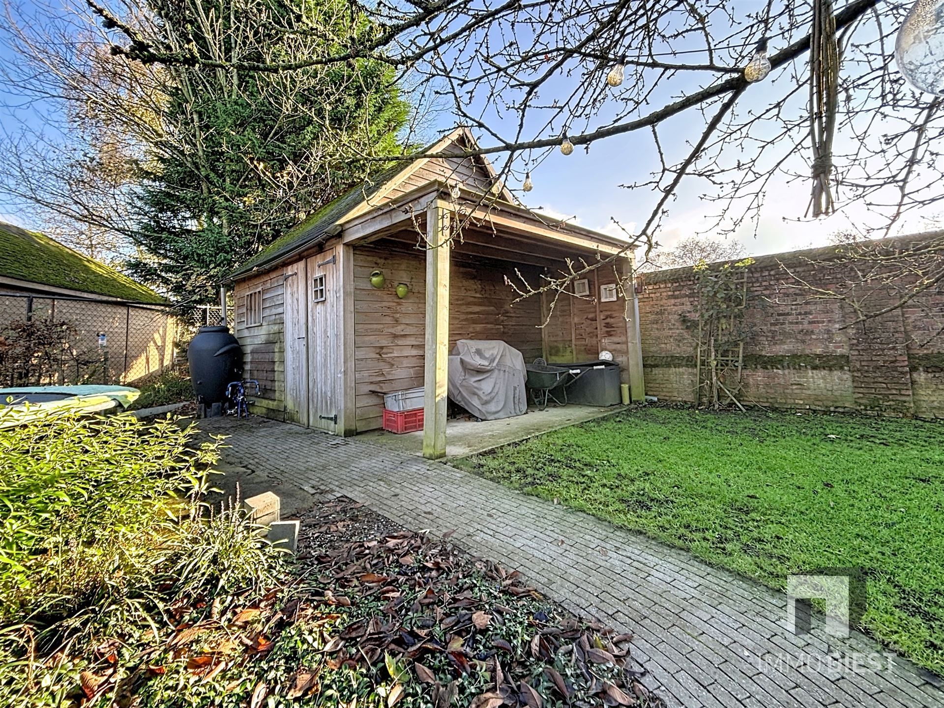 Perfecte gezinswoning in doodlopende straat met 3slpks en een mooie tuin foto 9