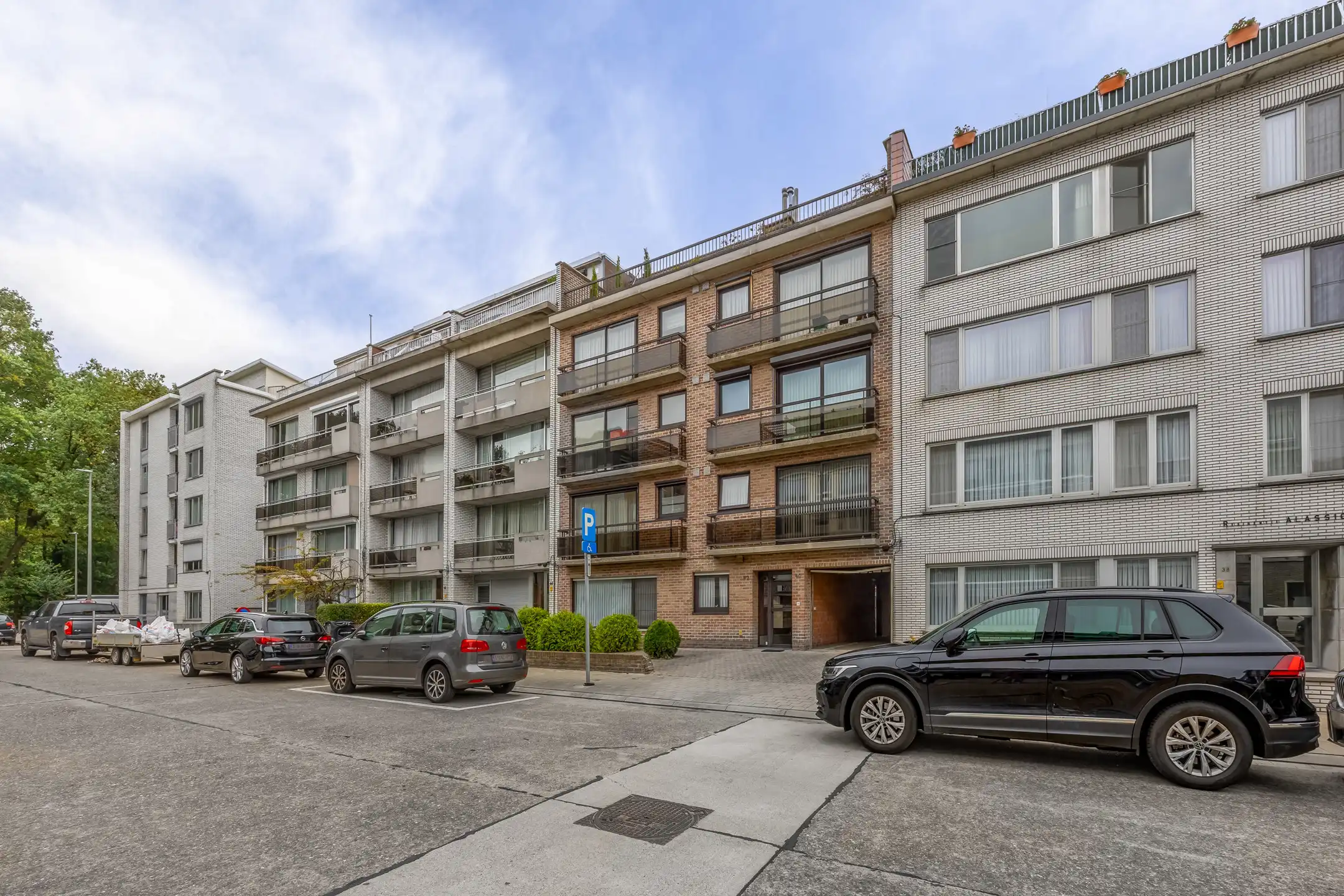 Goed gelegen dakappartement met groot terras voor en achter, 2 slpk en prachtig uitzicht foto {{pictureIndex}}