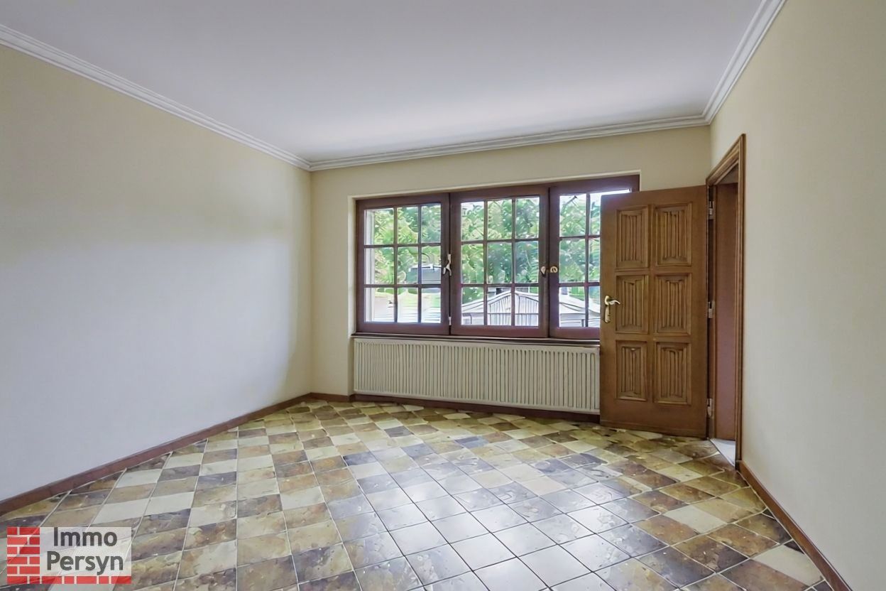 Zeer ruime, op te frissen woning - Geen renovatieplicht foto 9