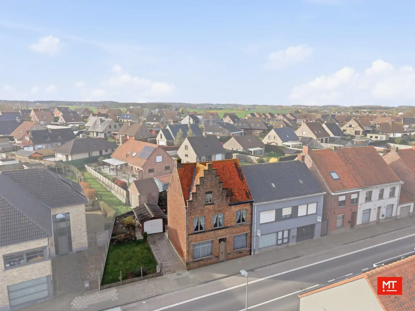 Te renoveren woning met 3 slaapkamers, Zuidgerichte tuin en garage in het centrum van Zonnebeke foto 17