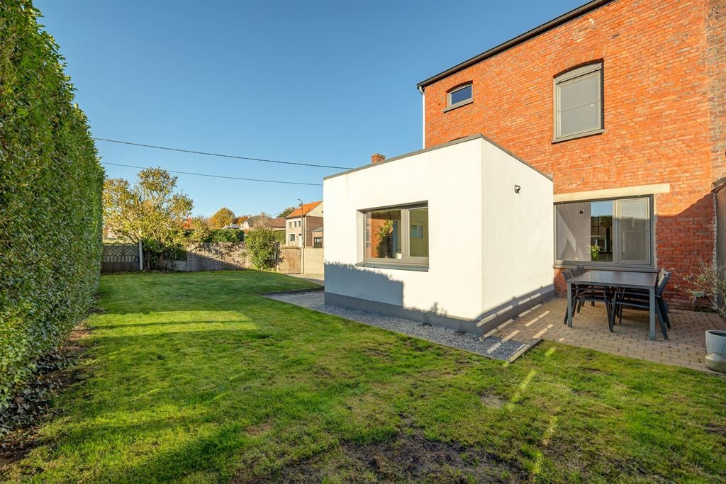 Stijlvol gerenoveerde woning met 3 slaapkamers foto 30