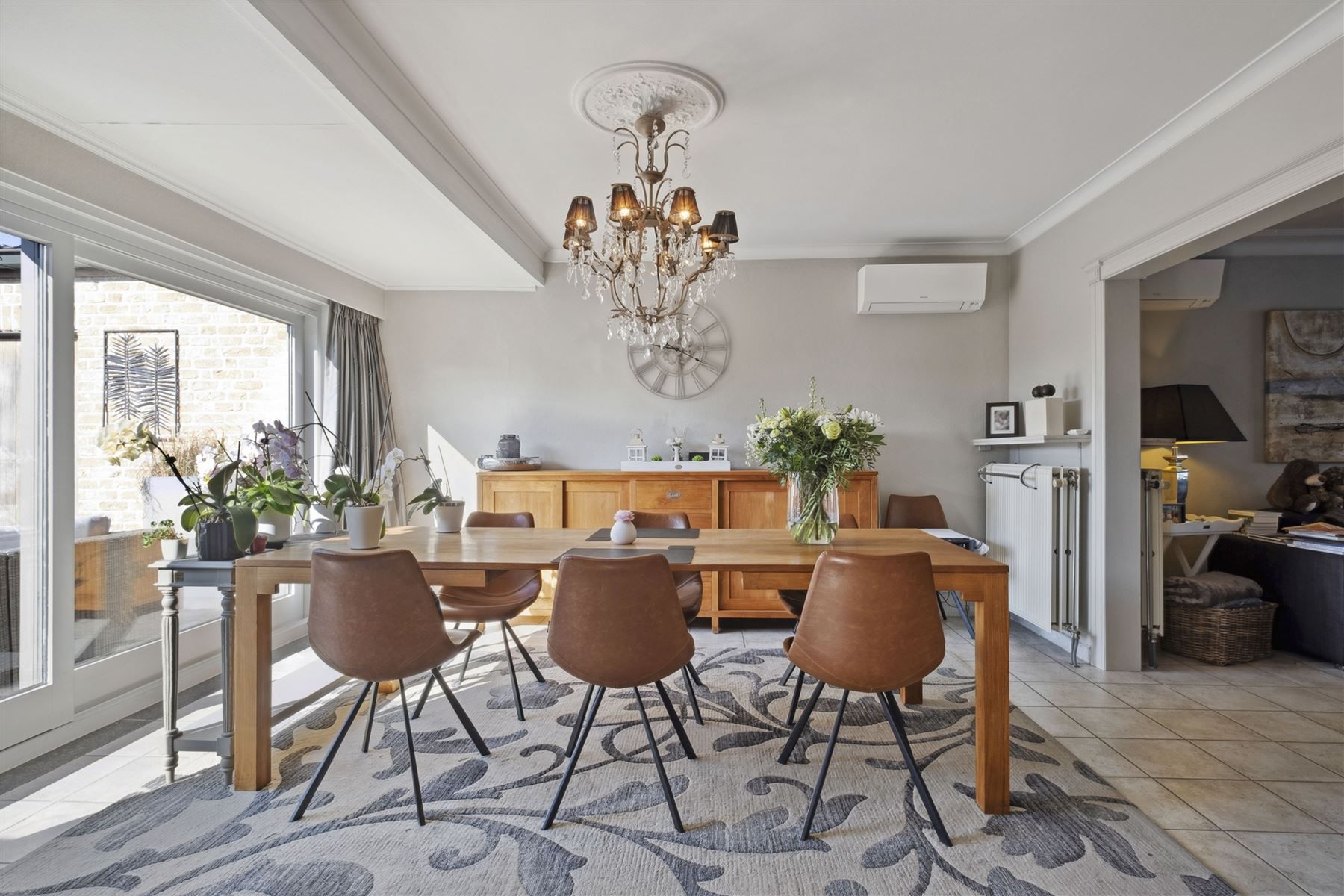 Intapklare halfopen bebouwing met drie slaapkamers en bureau foto 4