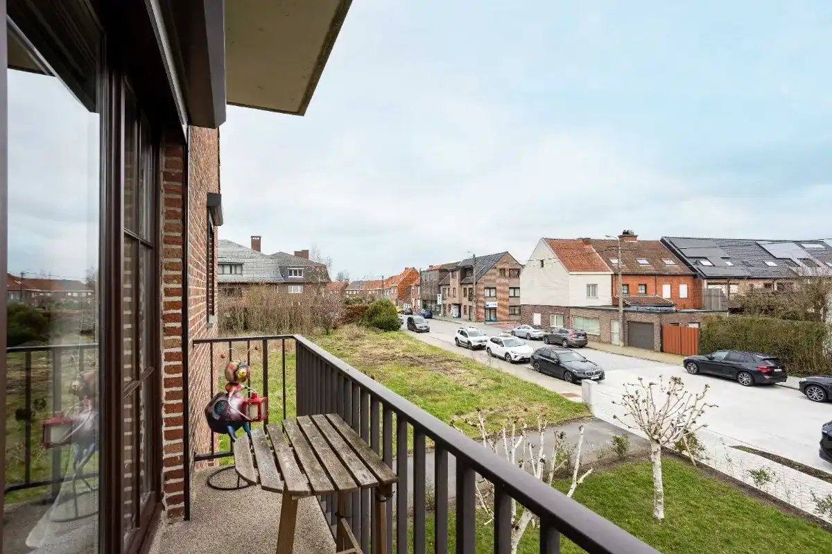 Ruim appartement met inbegrepen garage en ruime kelderberging foto 12