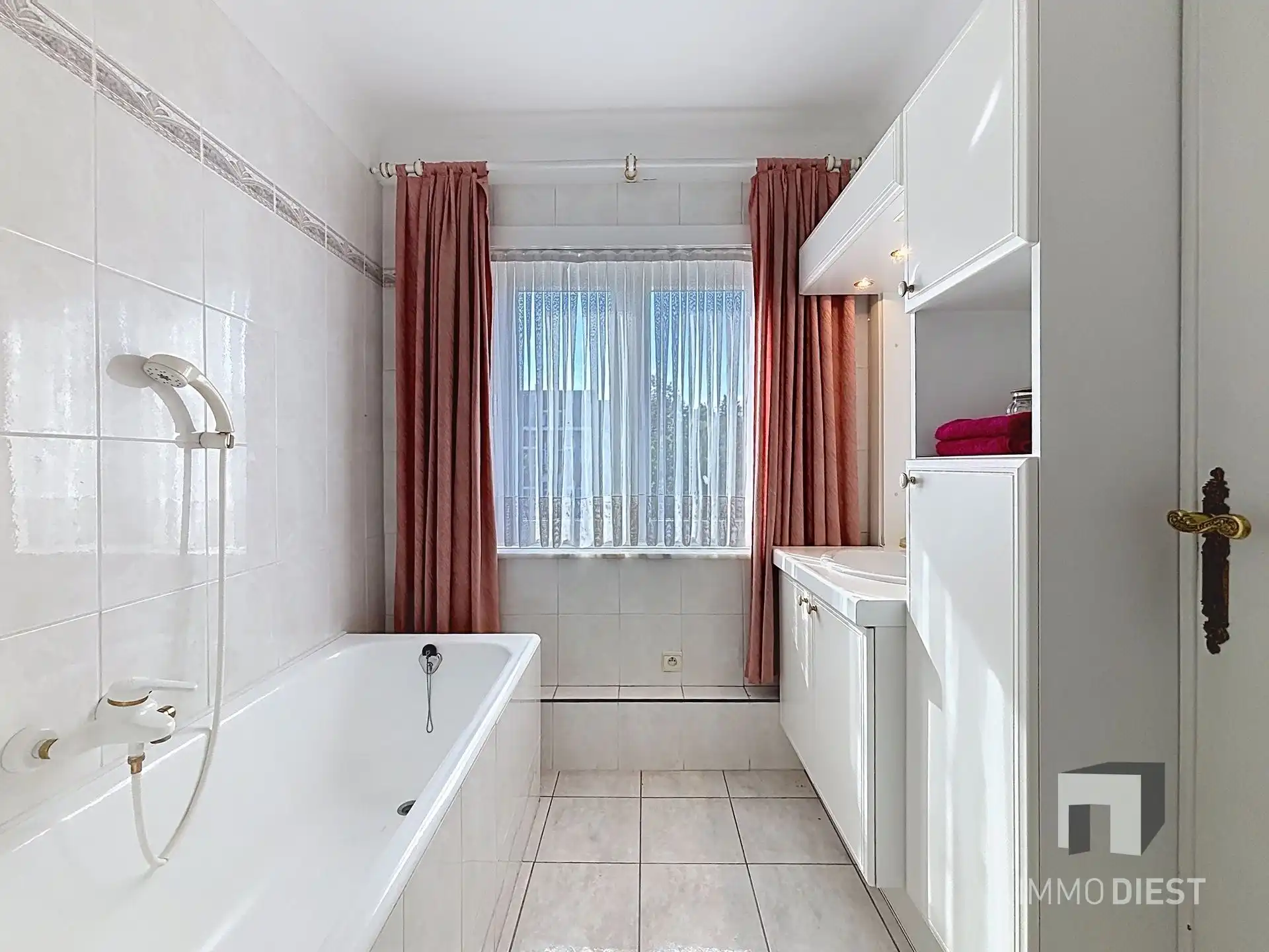 Welkom in deze charmante te renoveren stadswoning aan de rand van hartje Diest. foto 21
