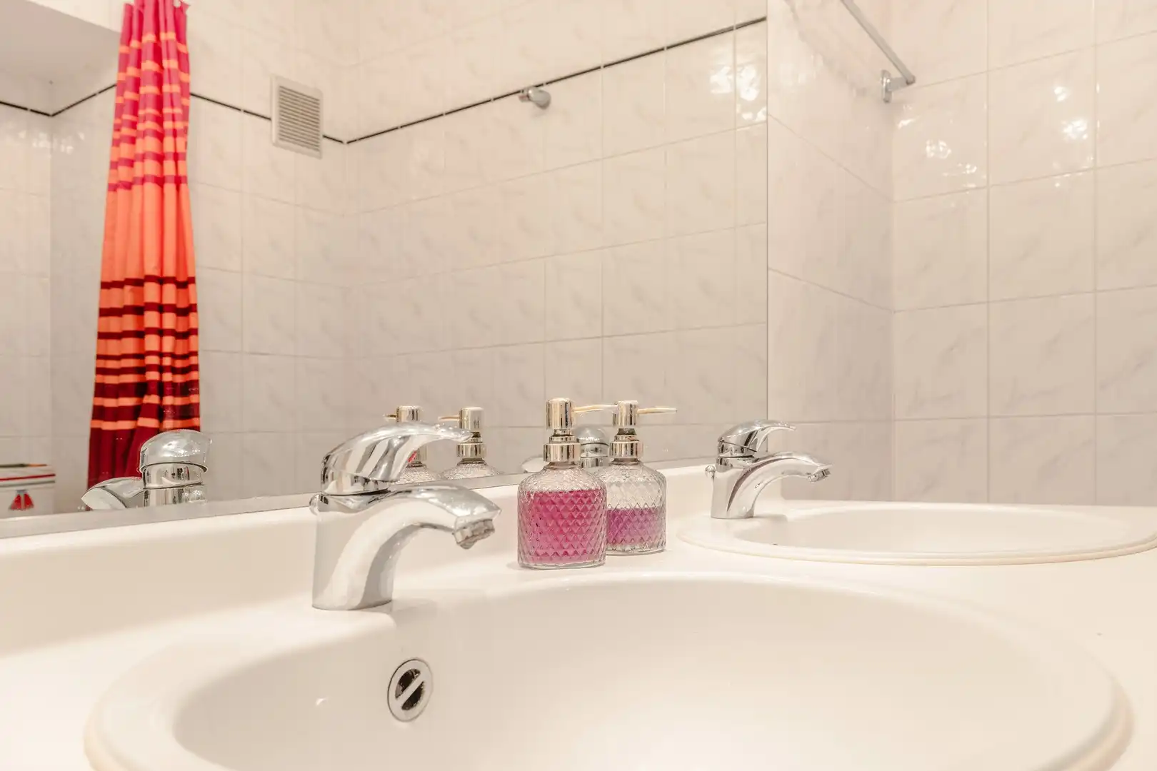 Centraal en rustig gelegen appartement met garage foto 17