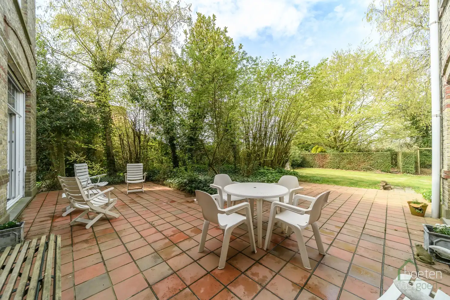 ALVERINGEM: Karaktervolle herenwoning uit het interbellum (jaren 30) met authentieke geveldetails en een warm landelijk interieur op 3.253 m² totale grondopp. foto 23