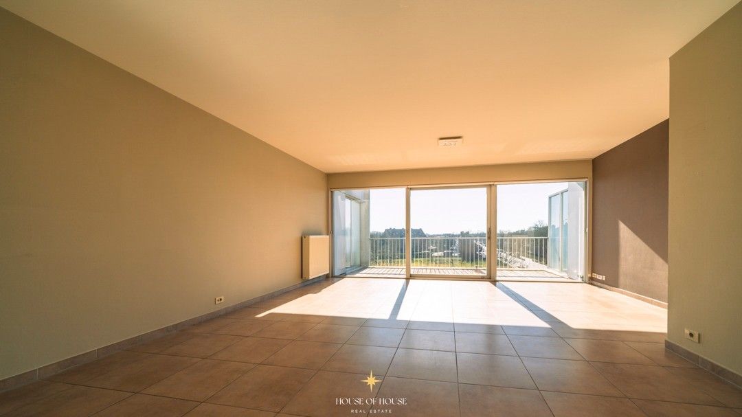 Zonnig en ruim appartement op vierde verdieping met prachtige uitzichten foto 5