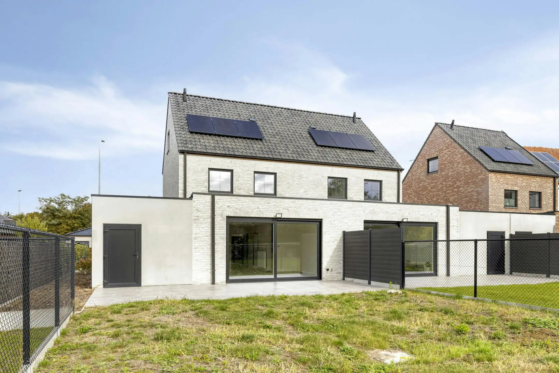 Instapklaar huis met 3 slaapkamers en carport in Izegem! foto {{pictureIndex}}