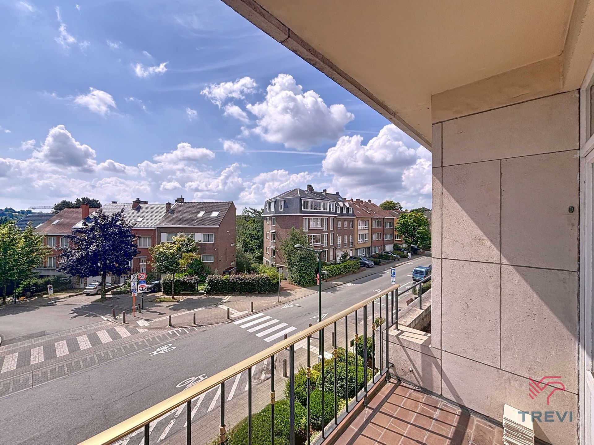 UCCLE - Gerenoveerd appartement met 1 slaapkamer foto 5