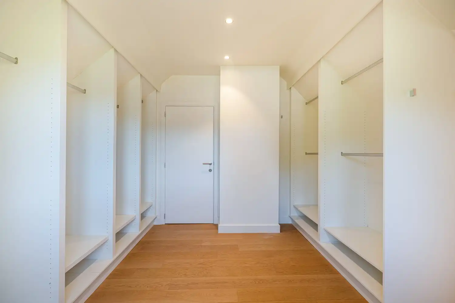 Exclusief wonen met zwembad, bijgebouw en uitzonderlijk veel ruimte foto 29