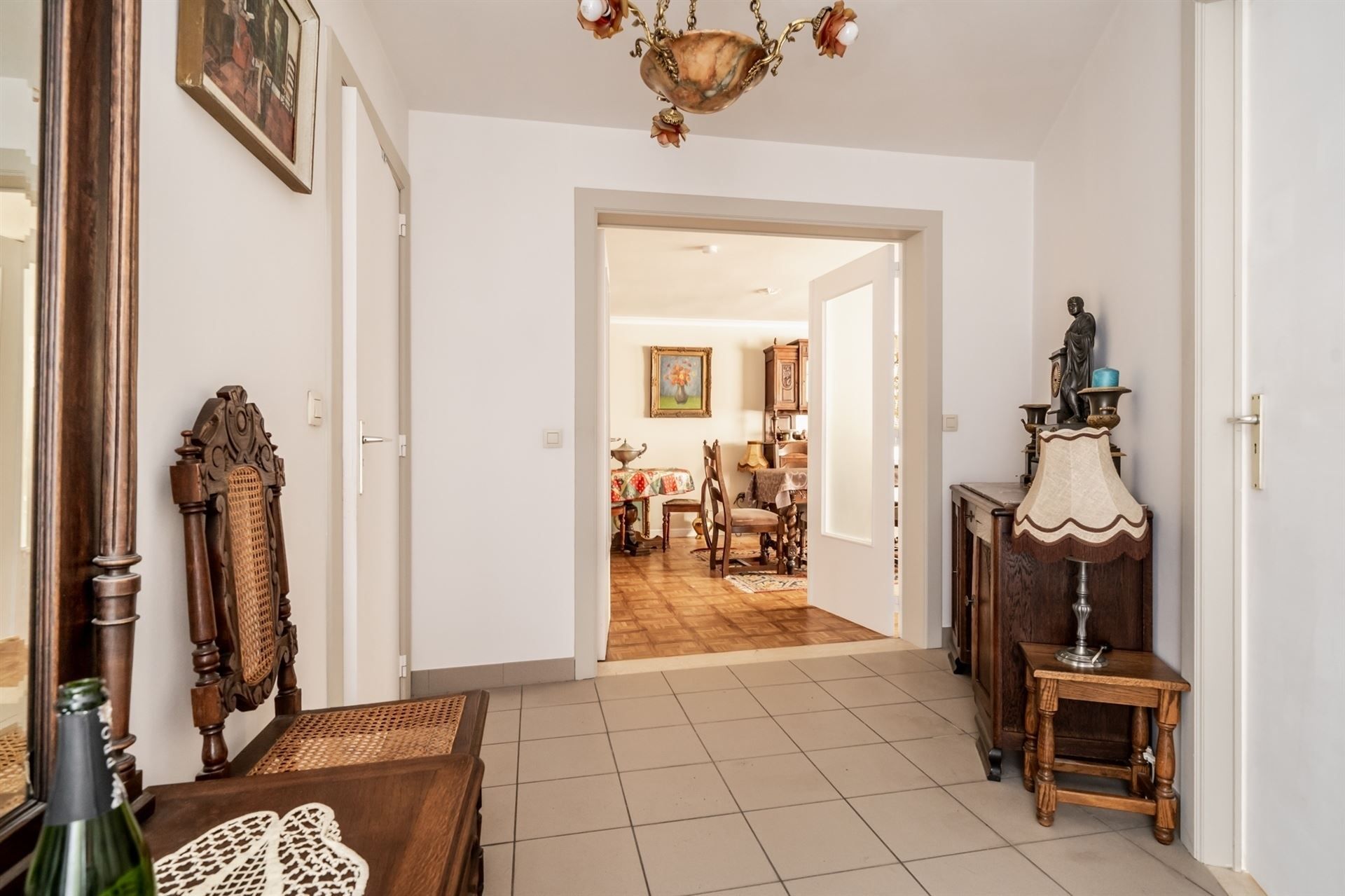 Ruim 2 slpk app. aan centraal station! foto 6