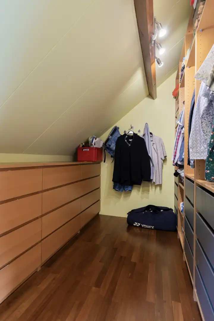 Halfopen bebouwing met 4 slaapkamers en bureau, ruime garage, kelder en zolder in Holsbeek! - EPC 161 kWh/m² - bewoonbare opp. 288 m² foto 17