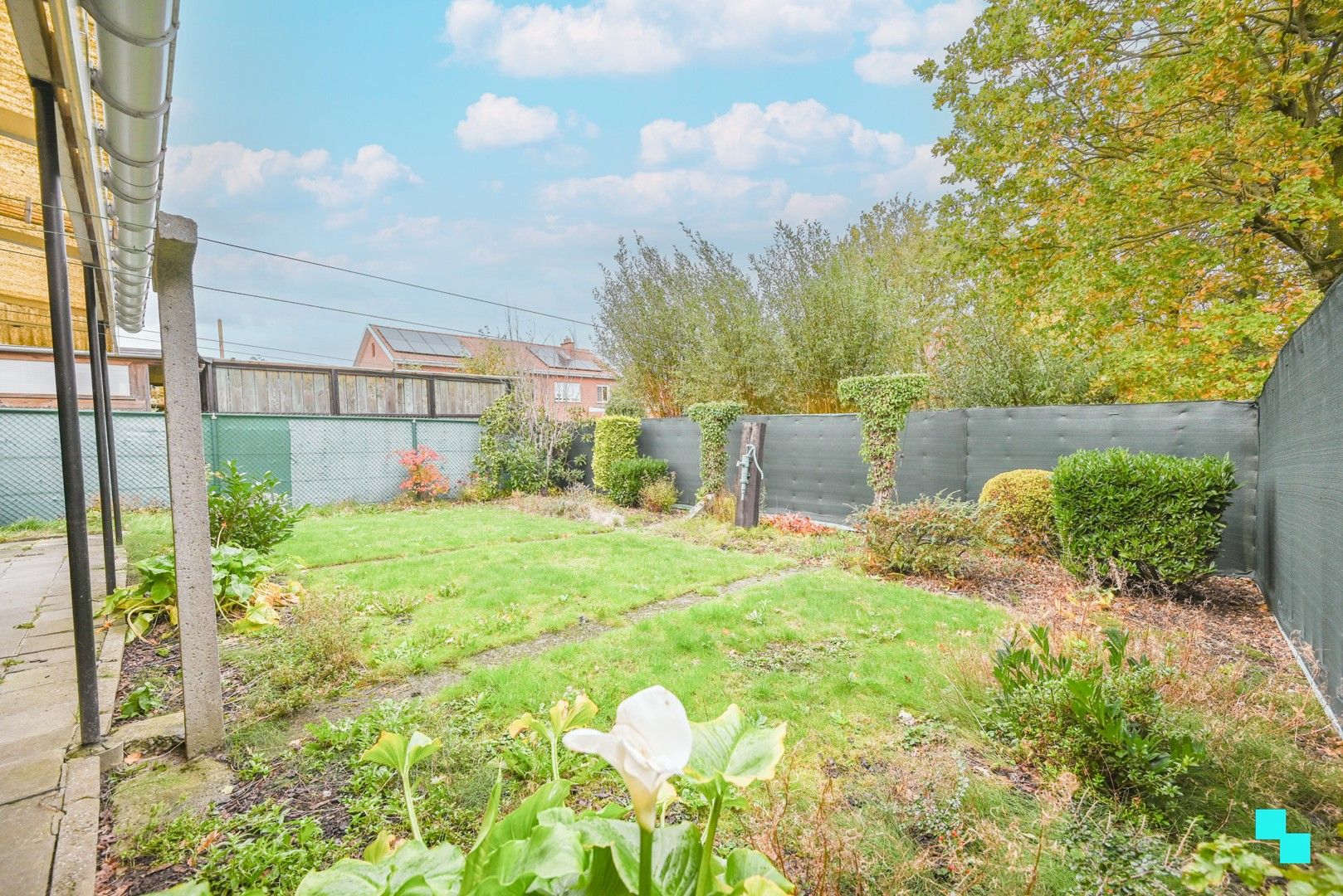 Halfopen bebouwing in rustige woonwijk te Ledegem foto 19