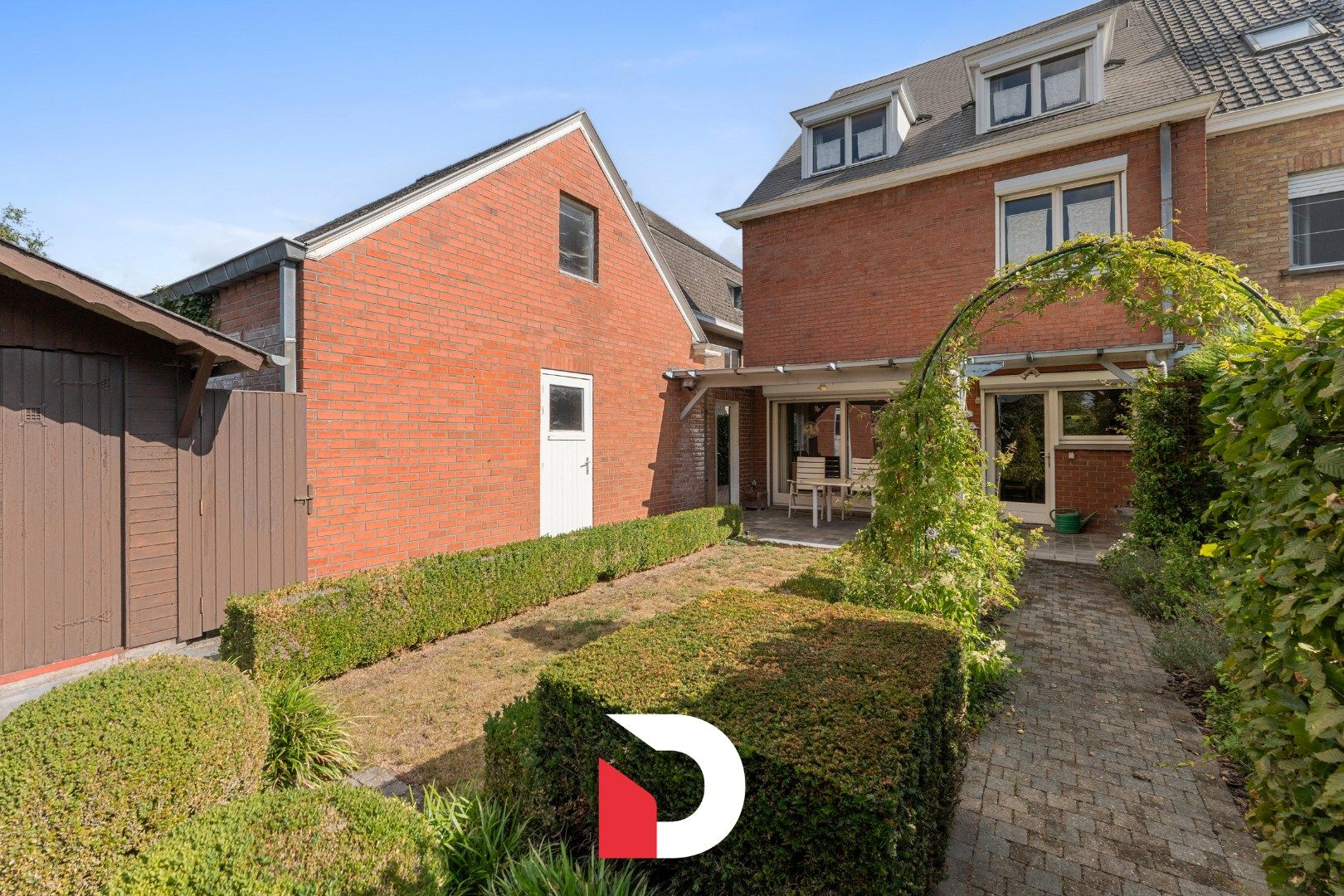 Te renoveren karakterwoning met diepe tuin en garage op centrale ligging foto 19