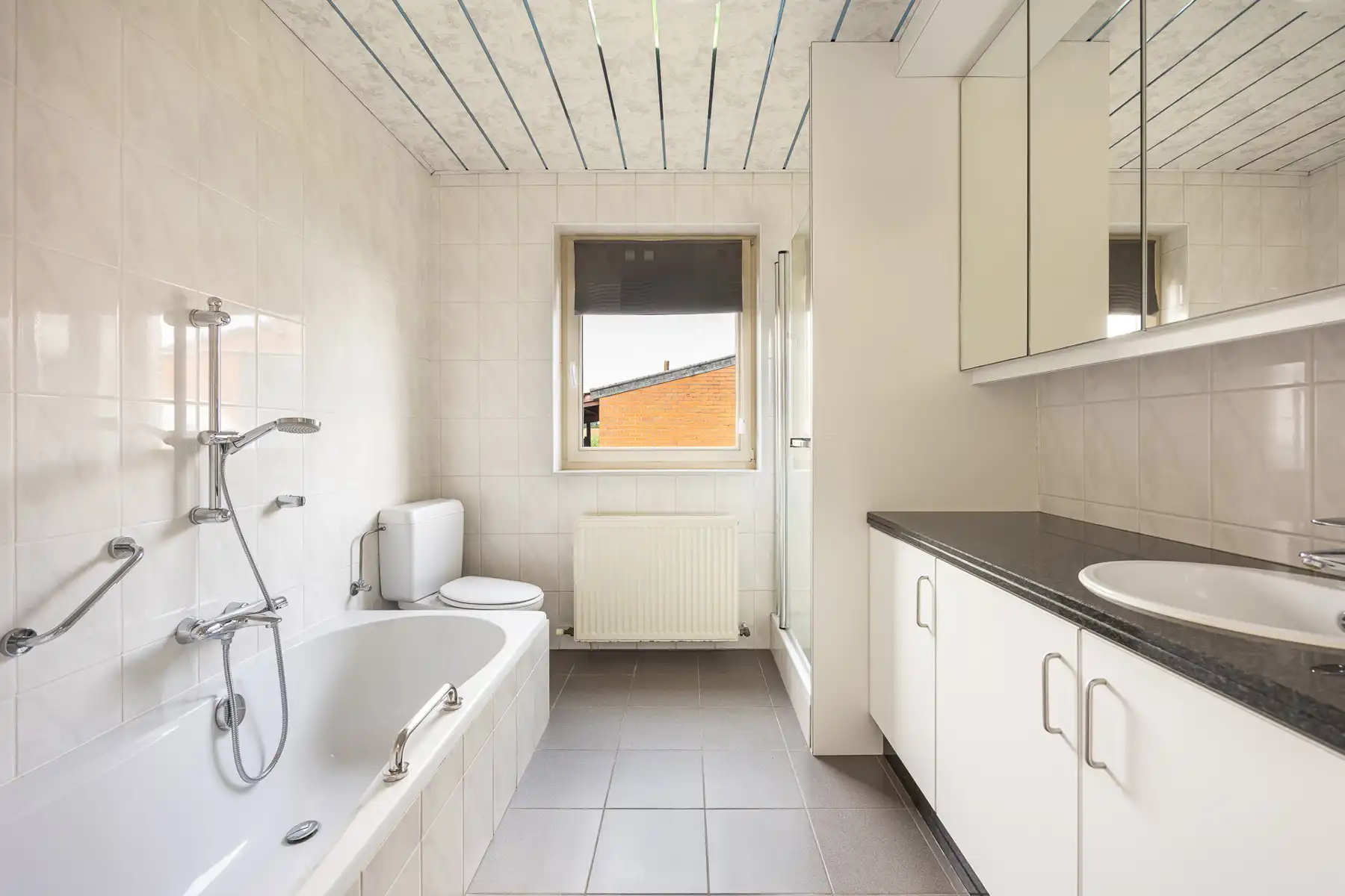 Bedrijfswoning met bijgebouwen en weiland op ca 1,3ha. foto 15