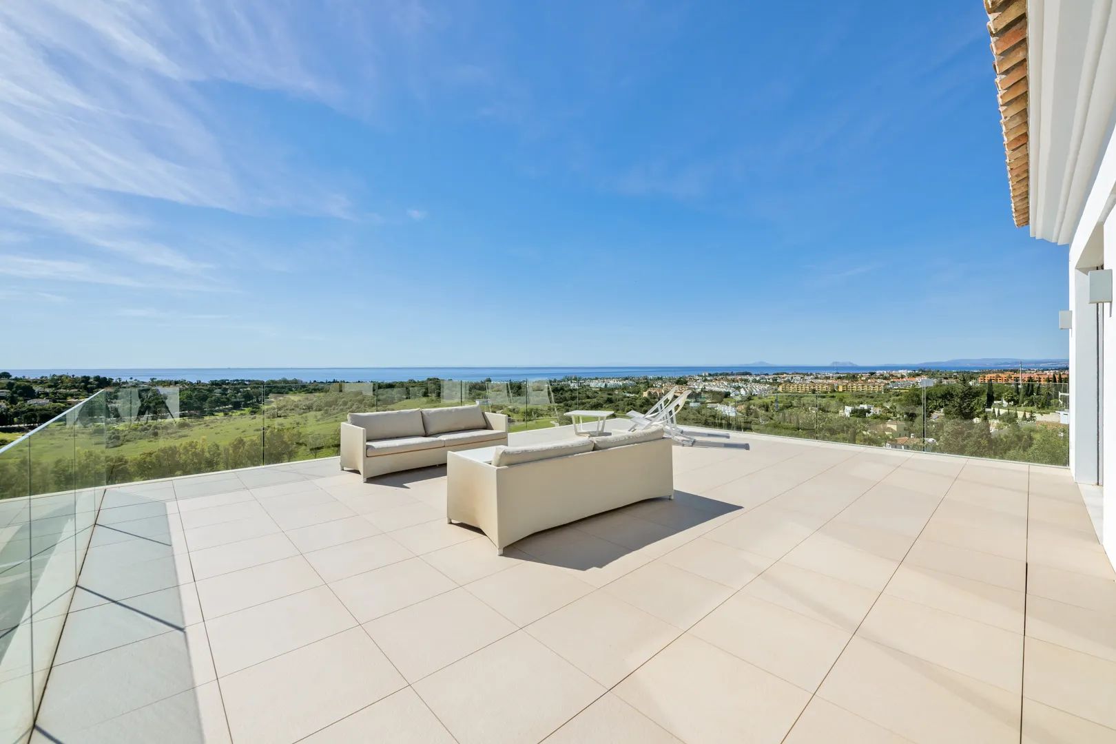 Indrukwekkende luxe villa met panoramisch uitzicht op zee en bergen in El Paraiso, Benahavis foto 30