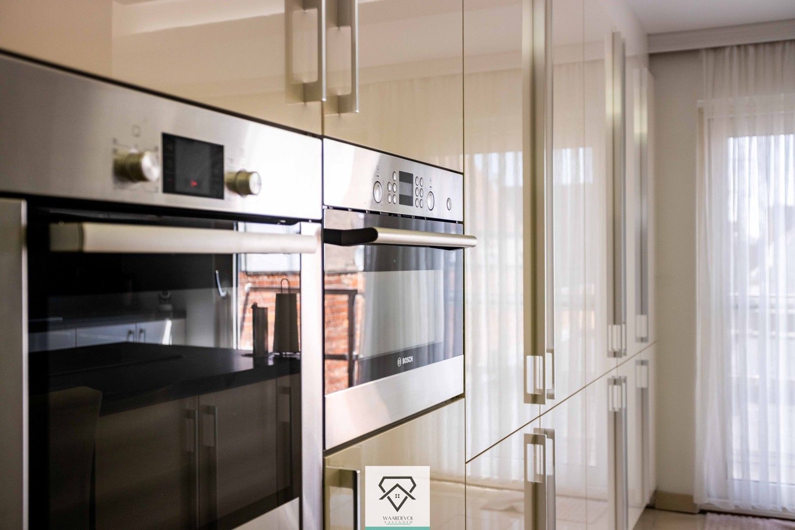Ruim handelshuis met duplexappartement en twee handelsruimtes te koop foto 18