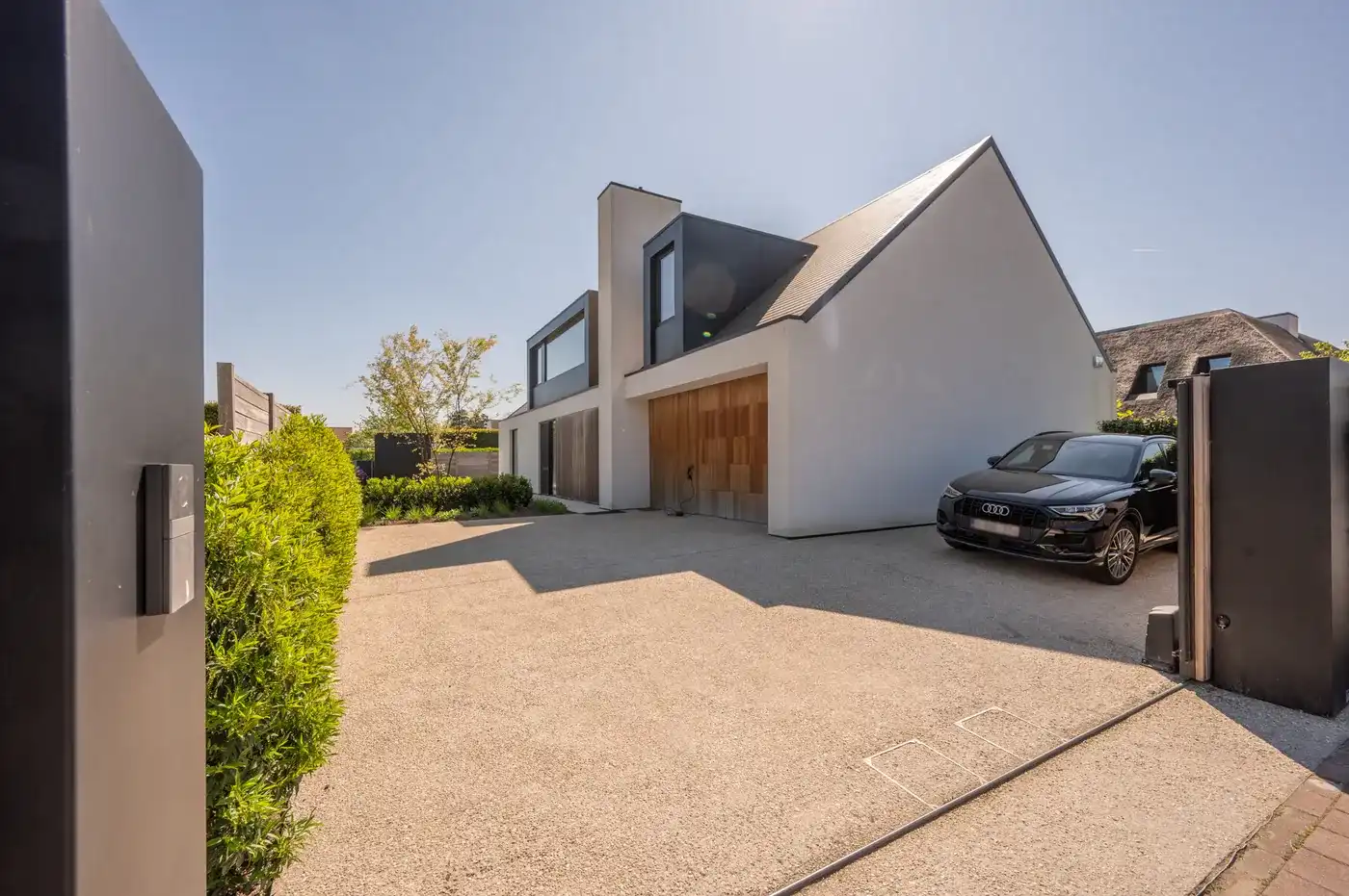 Alleenstaande villa op een perfect georiënteerd perceel met verwarmd zwembad. foto 4