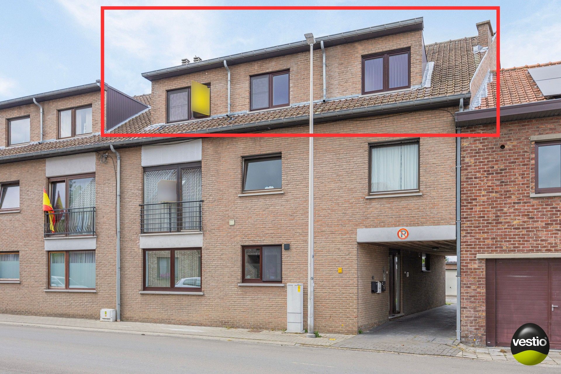 OPGEFRIST APPARTEMENT MET 3 SLK EN GARAGE foto {{pictureIndex}}