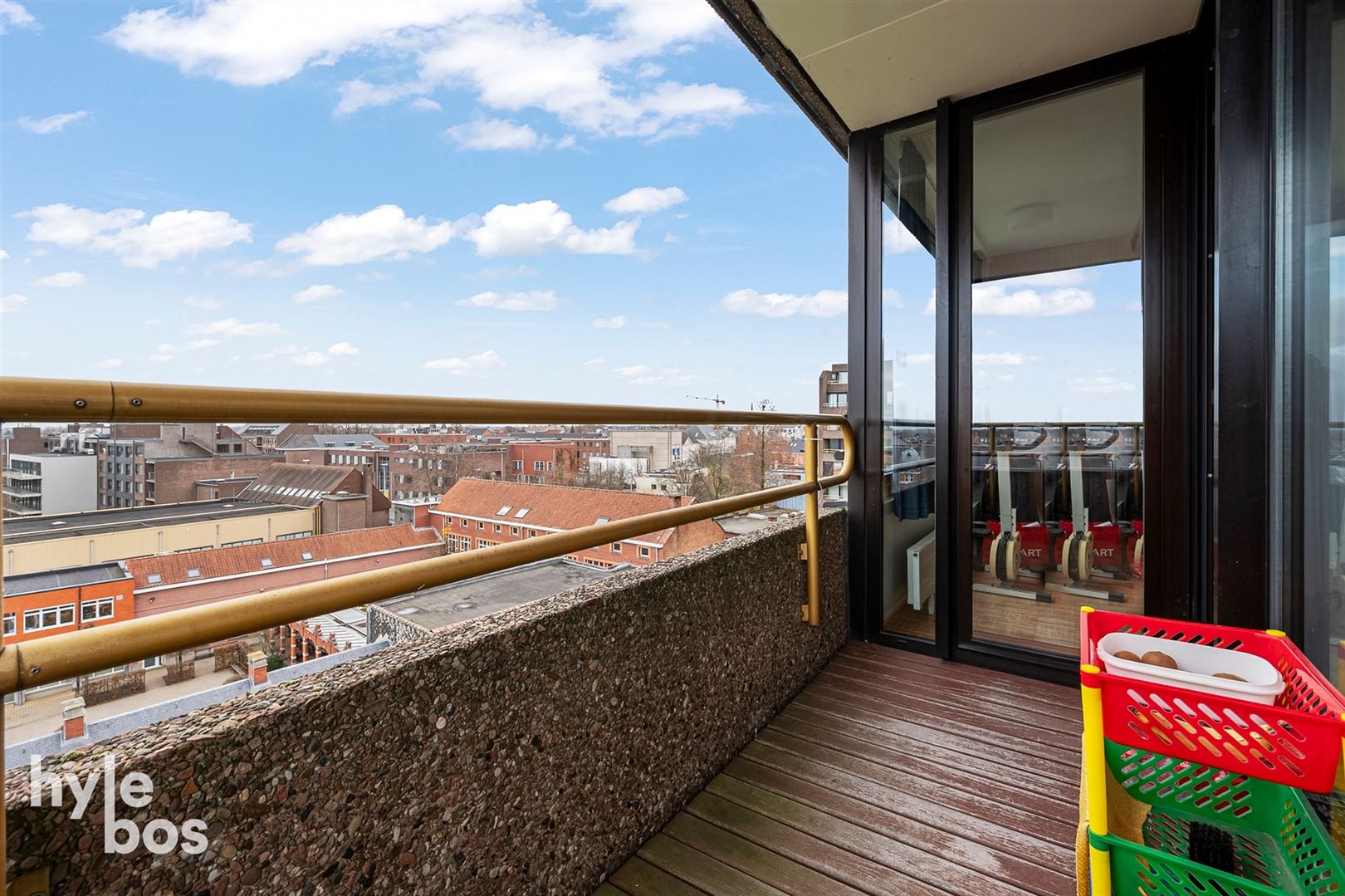 Centraal gelegen 3 slaapkamer appartement met parking foto 21