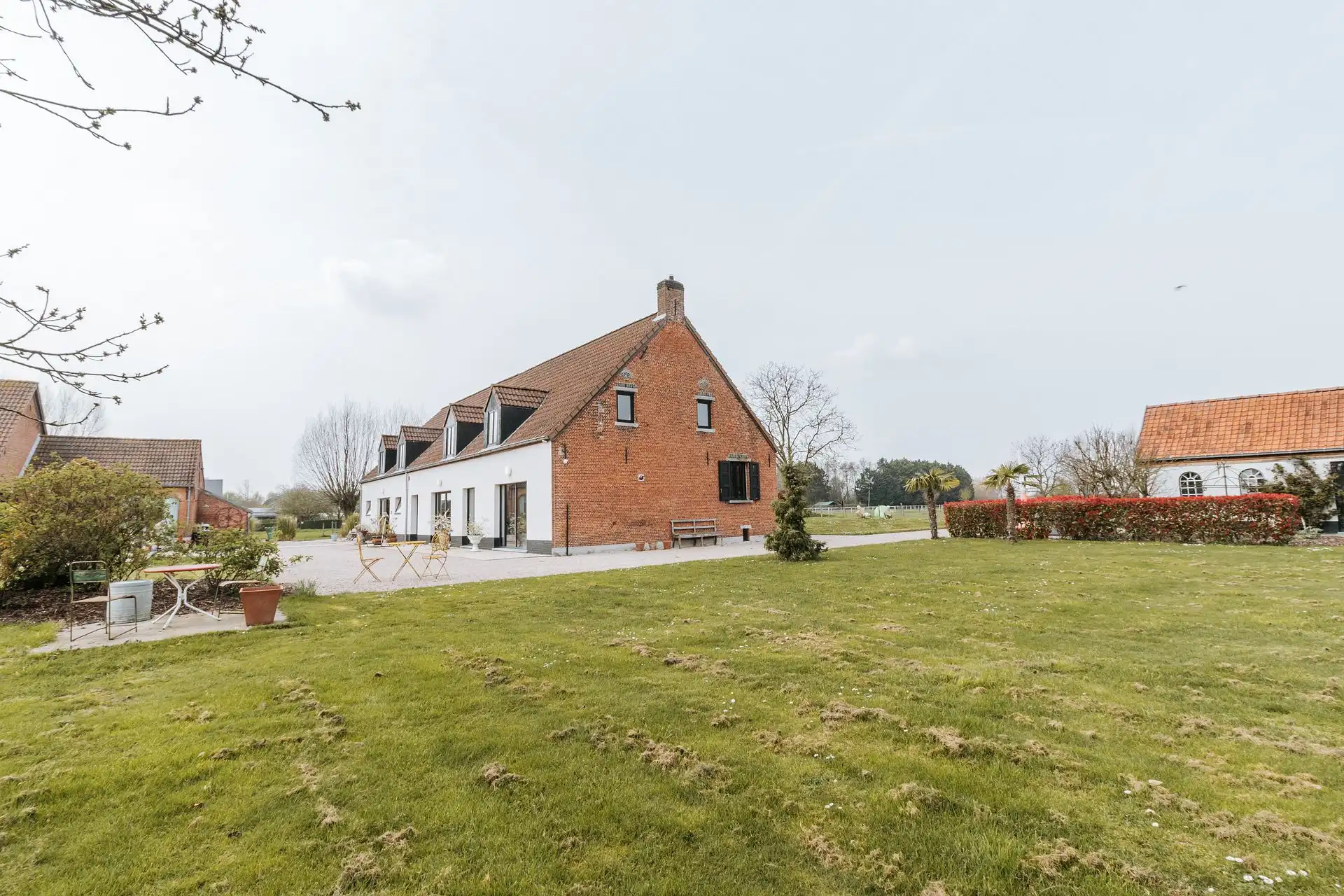 Uniek landgoed met hoeve, atelier, gastenverblijf en stallen foto 11