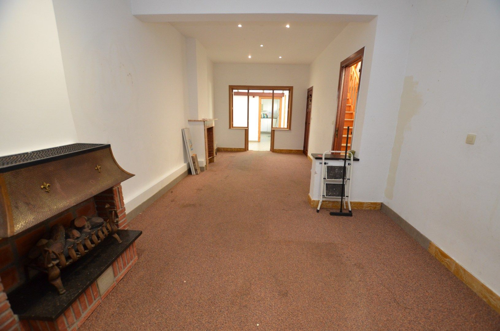 Gedeeltelijk gerenoveerd woonhuis foto 4