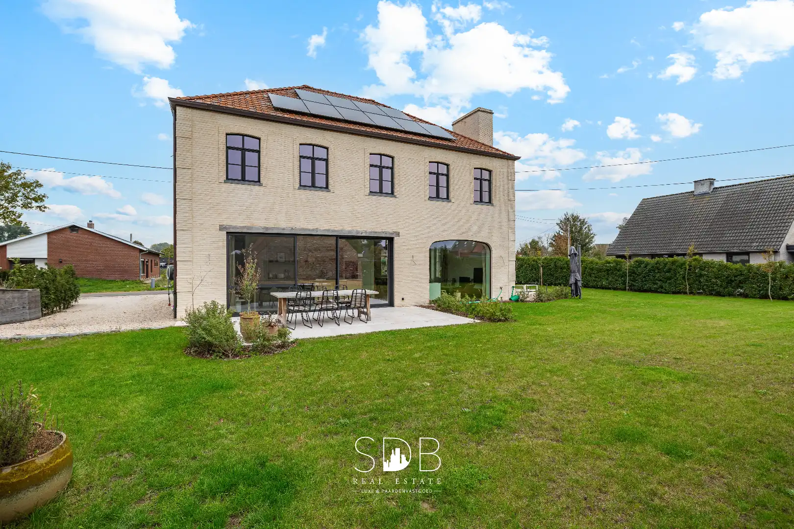 Landelijke villa met gezinstuin op 852m² foto 28